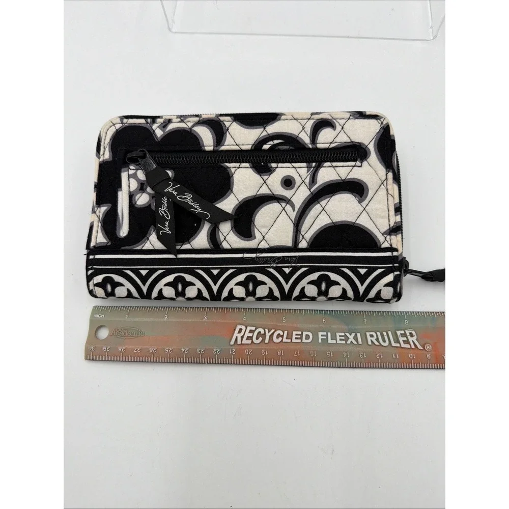 VERA BRADLEY Authentic Turn Lock Wallet Black & White‎ Pattern Great Condition